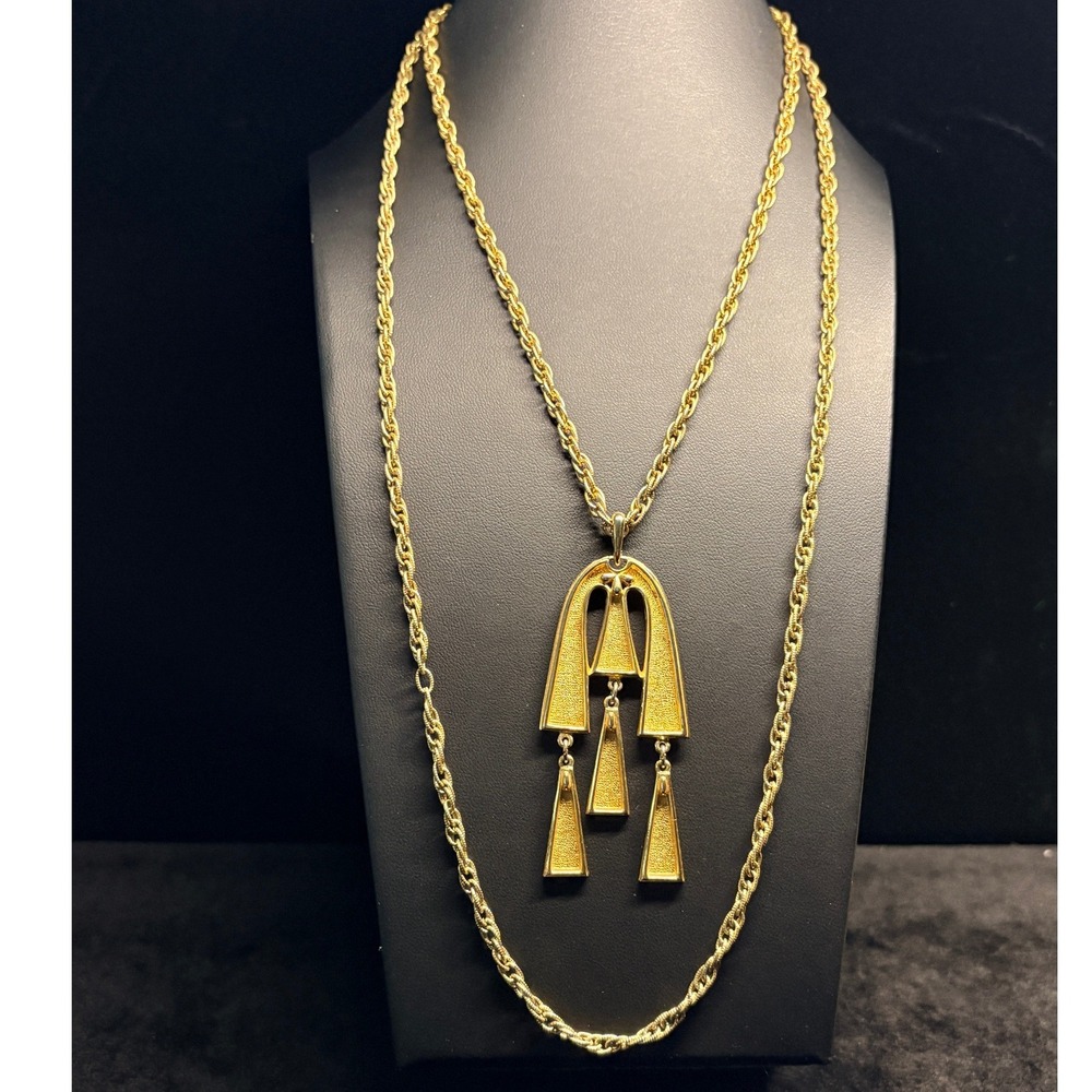 Trifari Vintage Gold Tone Brutalist Articulated Pendant Rope Chain Necklace 27"
